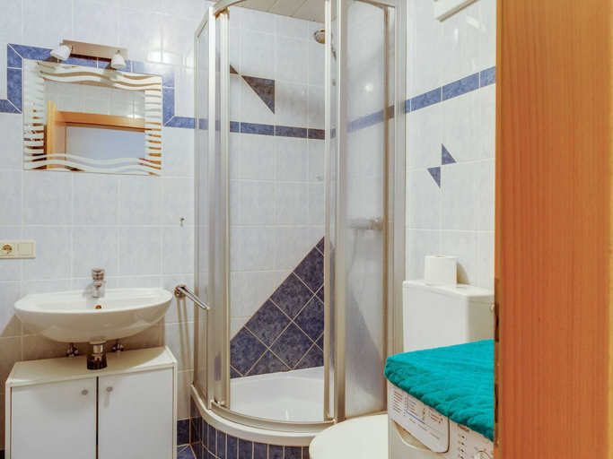 Bathroom 3, Apartment in Matrei near Ski Slopes, Lienz