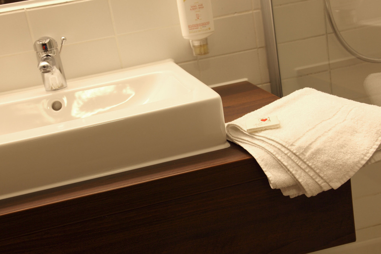 Bathroom 5, Lobinger Hotel - Weisses Ross, Alb-Donau-Kreis