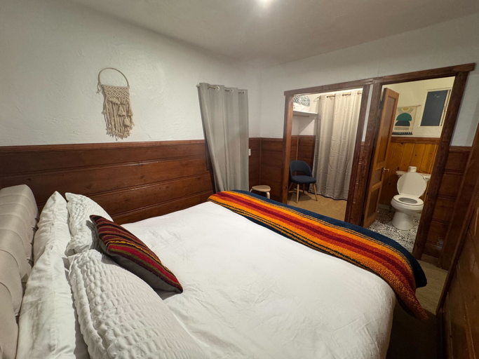 Bedroom 2, Three Pines Cabins Lodge, San Bernardino