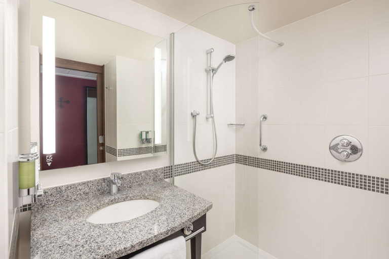 Bathroom 5, Hampton by Hilton London Gatwick Airport, Surrey