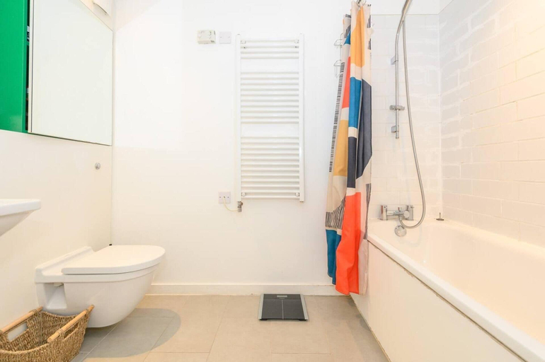 Bathroom 5, Leeds - Sleeps 4 - Free Parking, Leeds