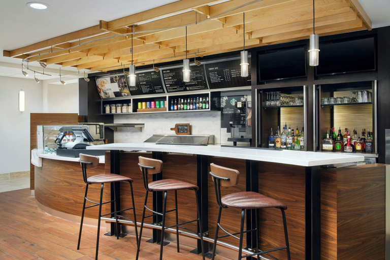 Food & Drinks 4, Courtyard® by Marriott® Baton Rouge South, East Baton Rouge