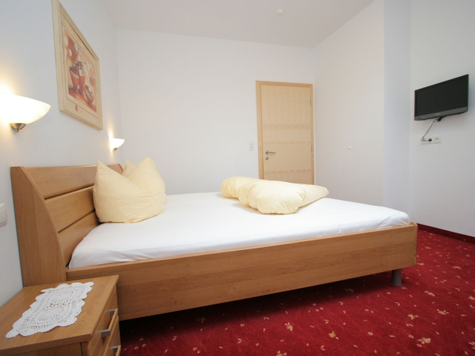 Bedroom 2, Spacious Apartment in Uderns near Ski Area, Schwaz