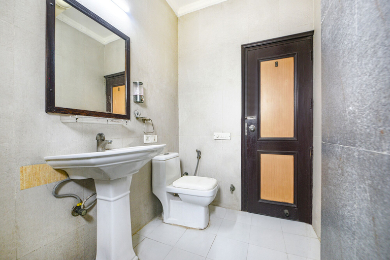 Bathroom, Fabhotel The Icon, Delhi