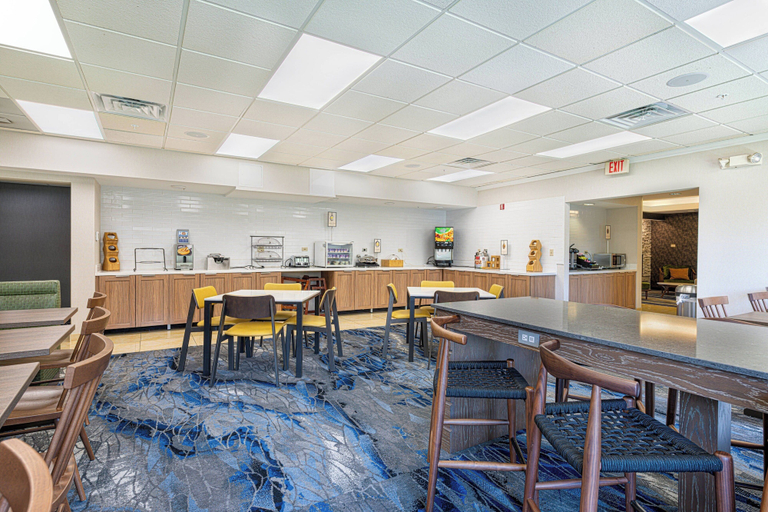 Food & Drinks 4, Fairfield Inn & Suites by Marriott Chicago Naperville, Dupage