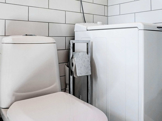 Bathroom 5, 7 Person Holiday Home in Hakenaset, Tjörn