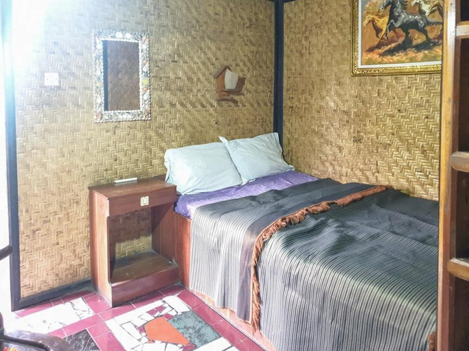 Bedroom 2, Hotel Yoschi`s Bromo at Desa Wisata Bromo, Probolinggo