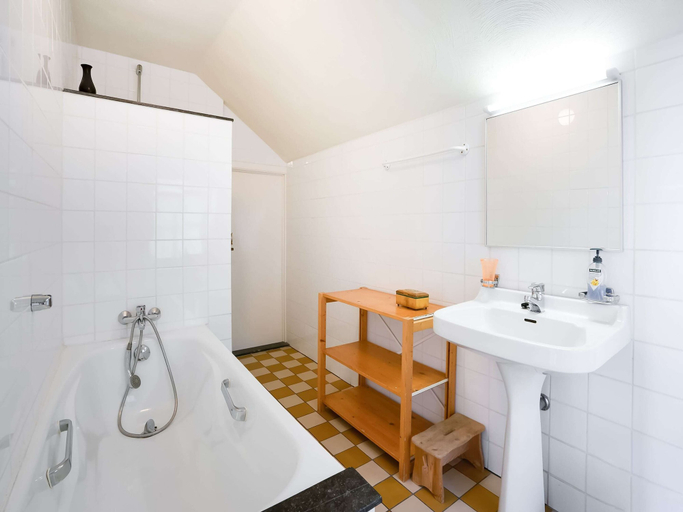 Bathroom 4, Voeren Mansion With Garden, Limburg