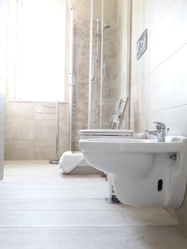 Bathroom 3, B&B Purple Italy, Rome