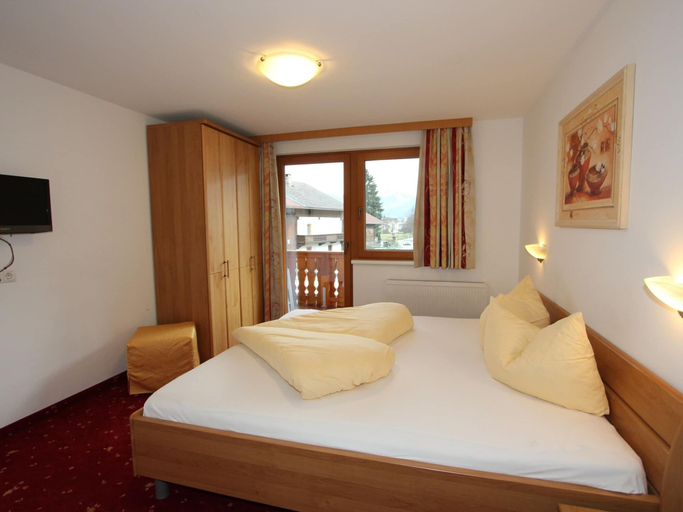 Bedroom 2, Spacious Apartment in Uderns near Ski Area, Schwaz