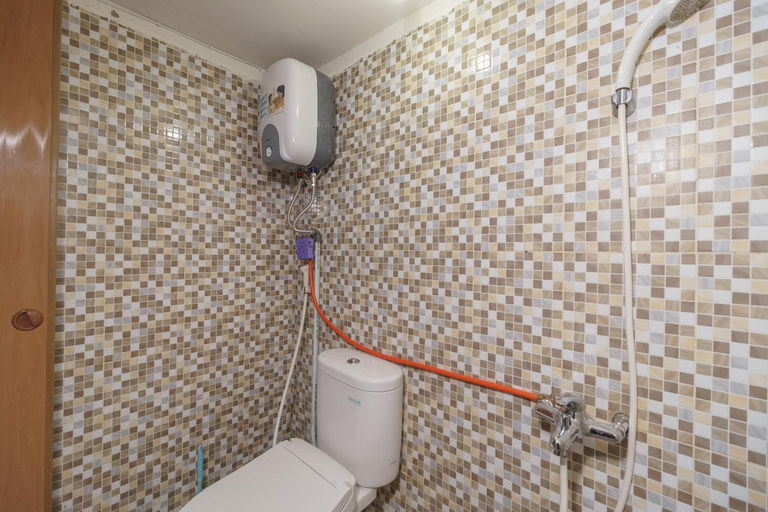 Bathroom 13