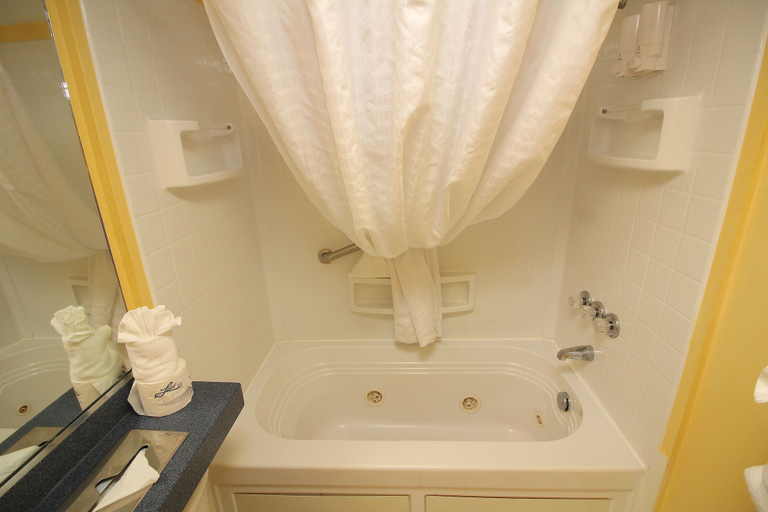 Bathroom 4, Ocean Sands Resort, Oceanfront, Virginia Beach by Vacatia, Virginia Beach