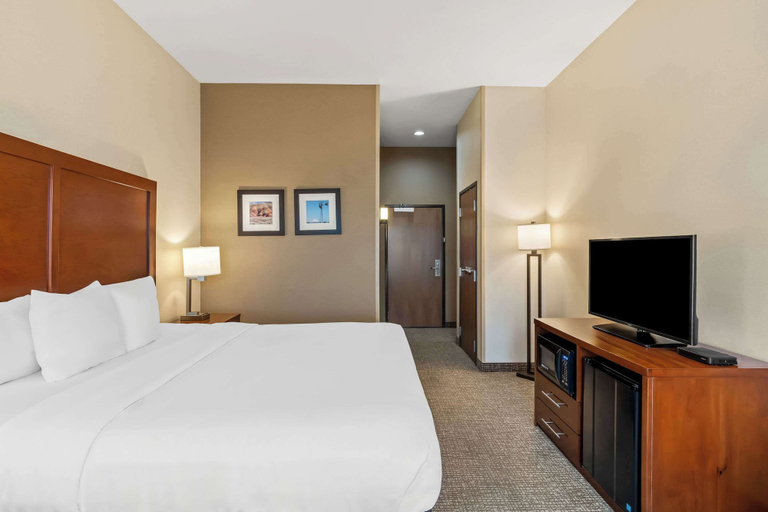 Bedroom 3, Comfort Inn & Suites Hermiston South, Umatilla