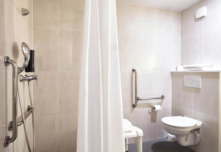 Bathroom 4, B&B HOTEL NANTERRE Rueil Malmaison, Hauts-de-Seine