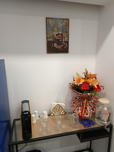 Food & Drinks 5, Plaza Caparica Hostel, Almada