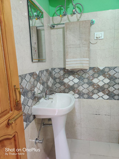 Bathroom, Dogra Homestay, Kullu