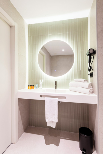 Bathroom 4, Aparthotel Atenea Calabria, Barcelona