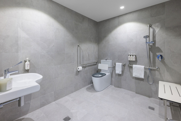 Bathroom 13