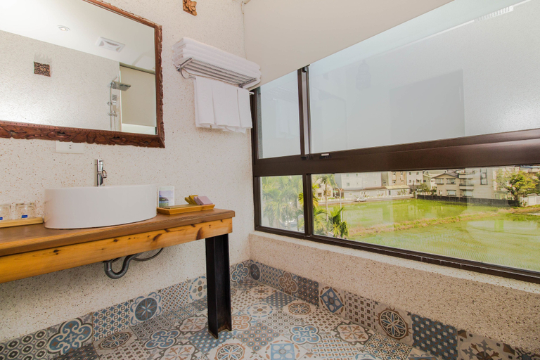 Bathroom 3, Donuts Garden House, Yilan