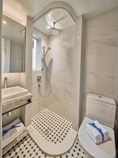 Bathroom 7