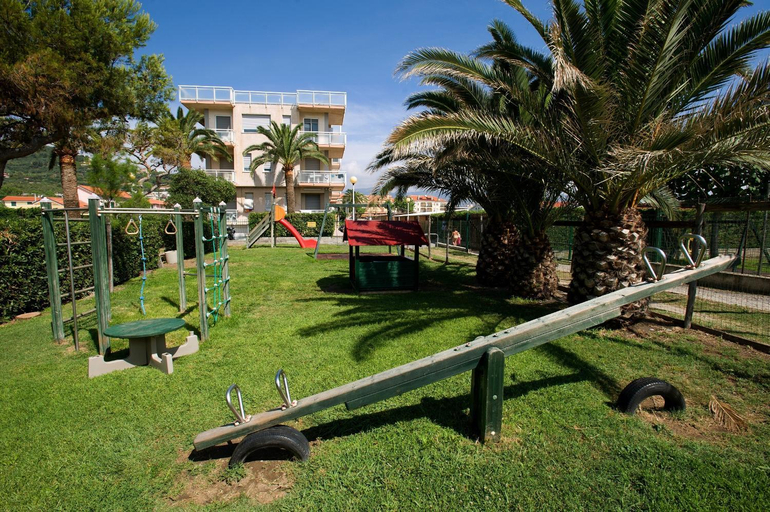 Others 4, Residence Riviera, Savona
