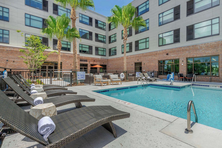 Cambria Hotel Charleston Riverview, Charleston
