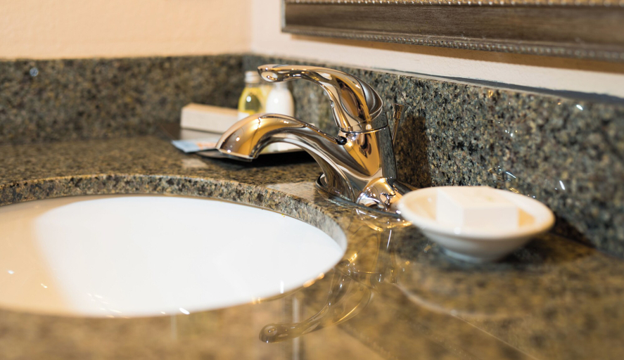 Bathroom 4, The Landing Hotel & Restaurant, Ketchikan Gateway