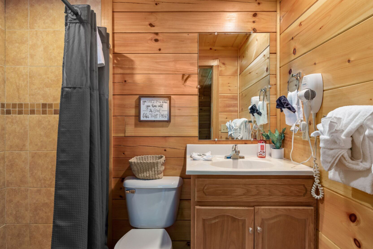Bathroom 3, Heavenly Bliss By Ghosal Luxury Lodging, Sevier