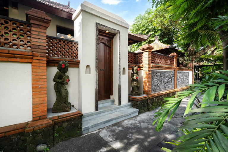 Exterior 13