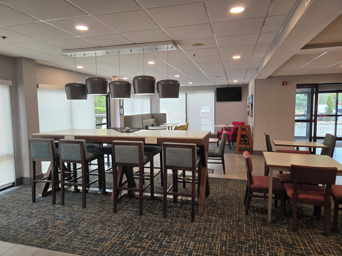 Food & Drinks 5, Hampton Inn Commerce, Banks