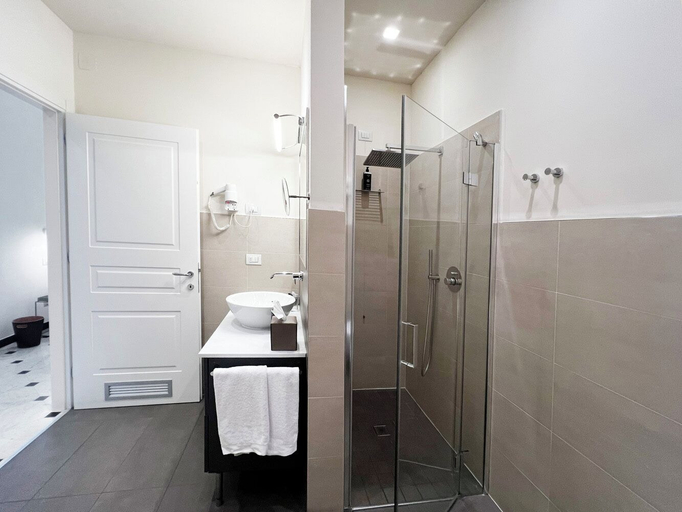 Bathroom 7