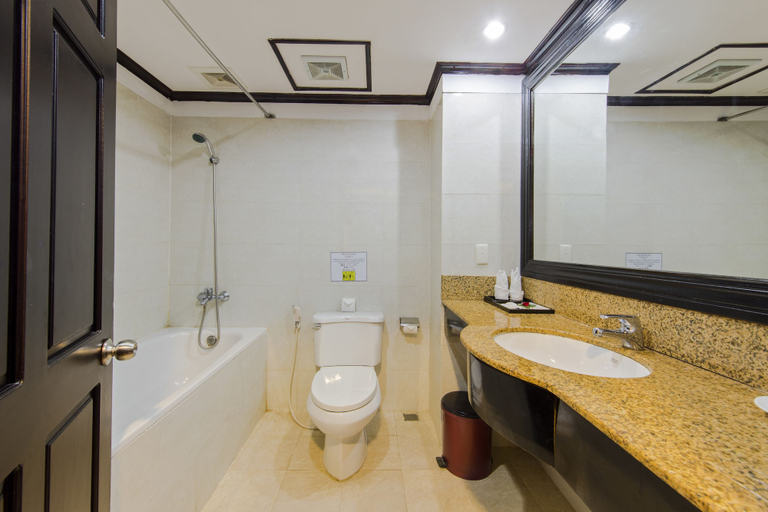 Bathroom 5, River Beach Resort and Residences, Da Nang