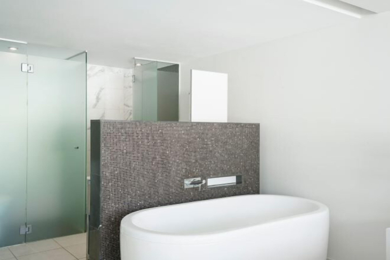 Bathroom 16