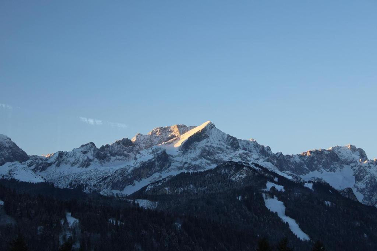 Others 5, Pfeiffer Alm Garni mit Blick auf die Zugspitze, Garmisch-Partenkirchen