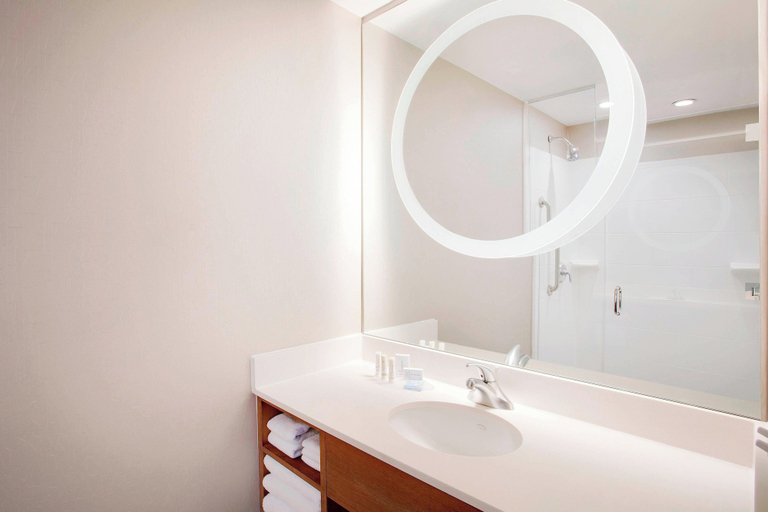 Bathroom, Springhill Suites Marriott Airport, Hartford