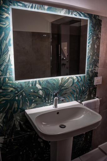Bathroom 3, Maison Mago, Catania