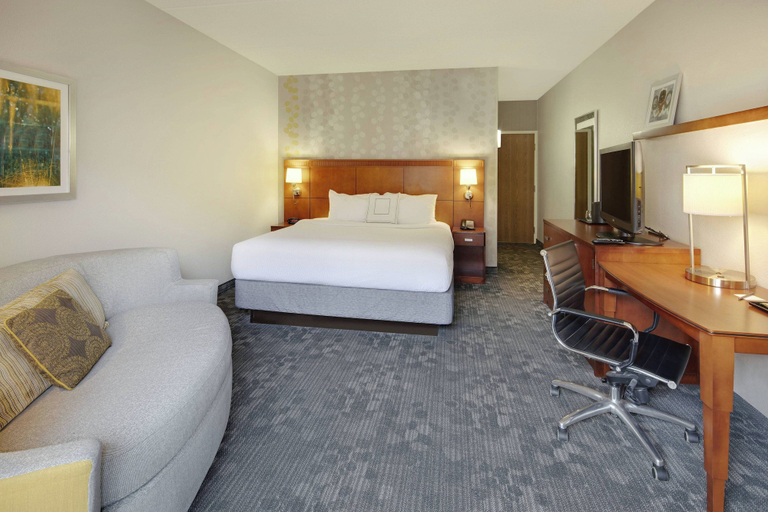 Bedroom 2, Courtyard by Marriott Atlanta Marietta/I-75 North, Cobb