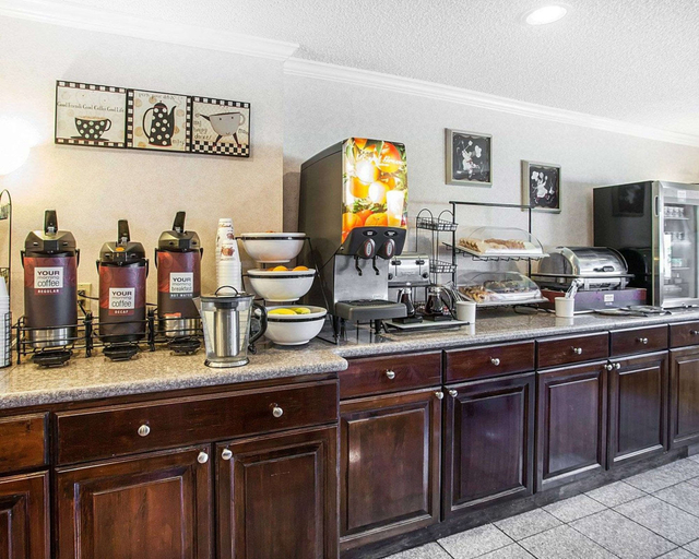 Food & Drinks 5, Quality Inn Kirkland, King