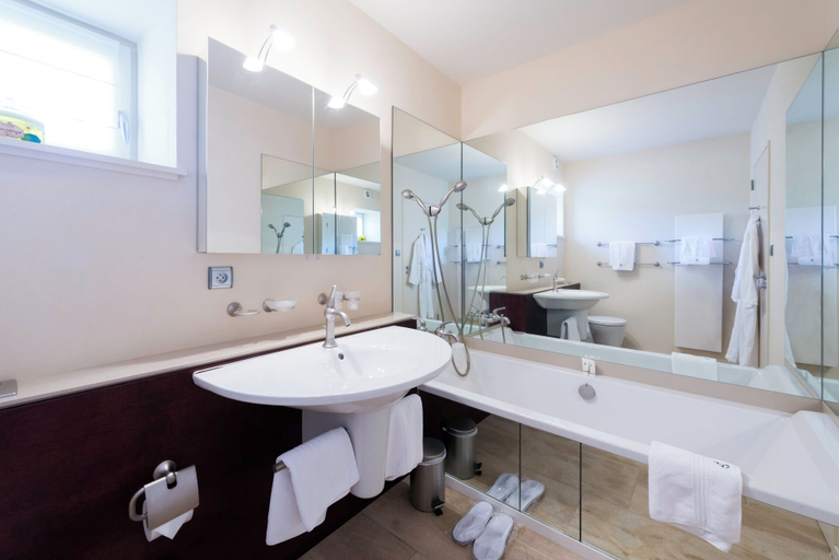 Bathroom 5, Teritoria le Château de Besseuil, Saône-et-Loire