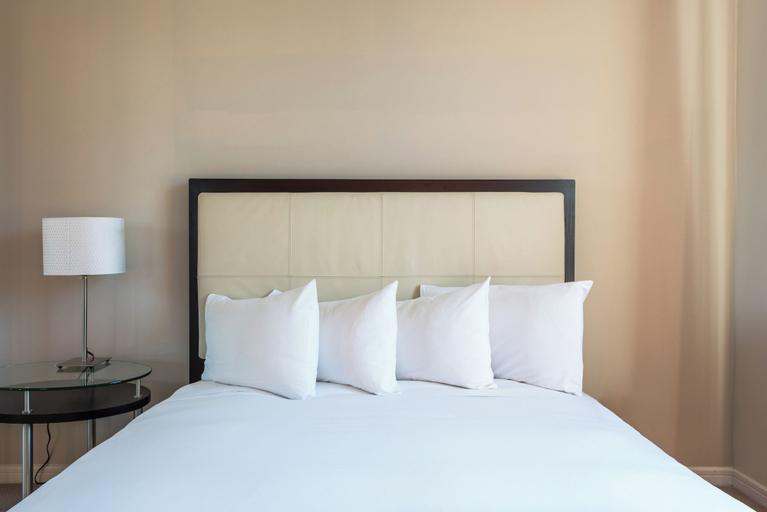 Bedroom 3, Carmana Hotel & Suites, Greater Vancouver