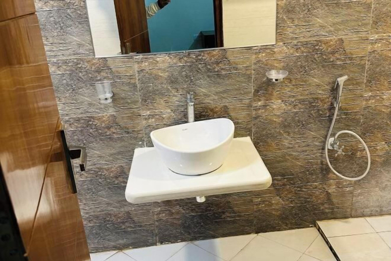 Bathroom 3, The Four Seasons Hotel, Sultanpur