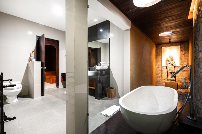 Bathroom 12