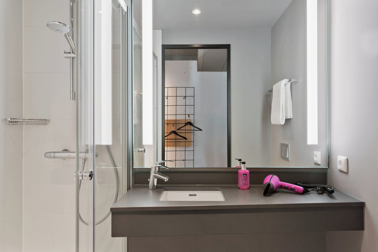 Bathroom 5, Moxy Frankfurt City Center, Frankfurt am Main