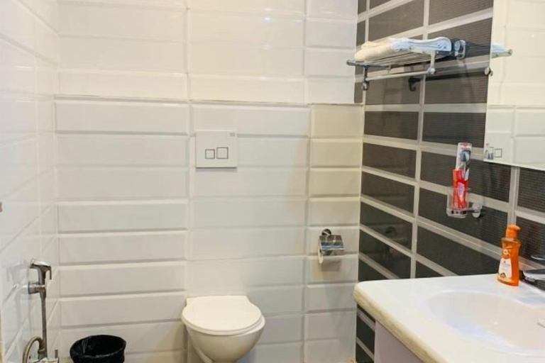 Bathroom 5, The Four Seasons Hotel, Sultanpur