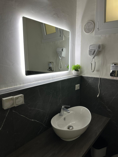 Bathroom 1, Altopiano Rooms, Foggia