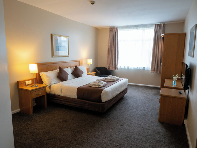 Bedroom 4, Premier Inn Plymouth - Derriford, Plymouth