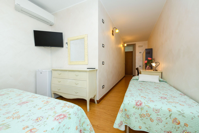 Bedroom 4, Camere America B&B, Brescia