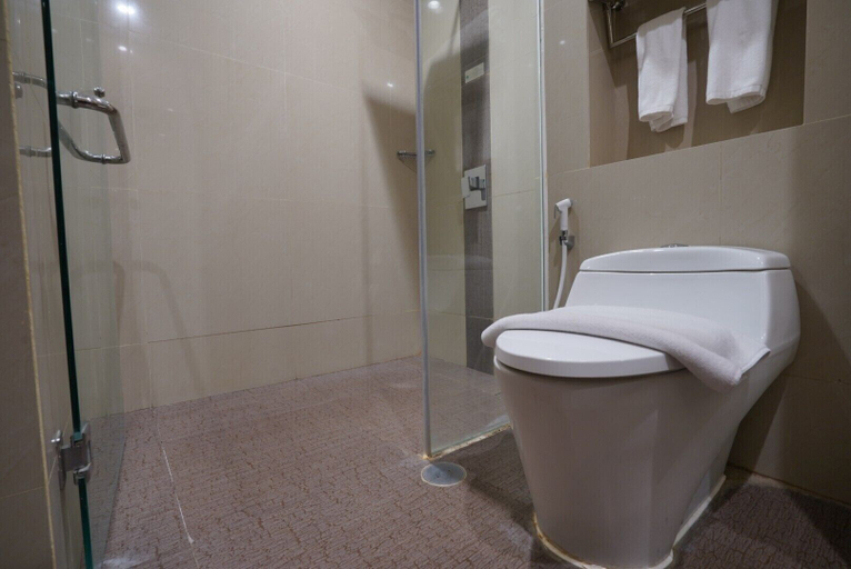 Lorin Sentul Hotel - Bathroom