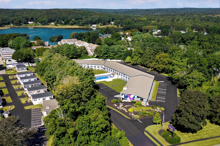 Exterior & Views