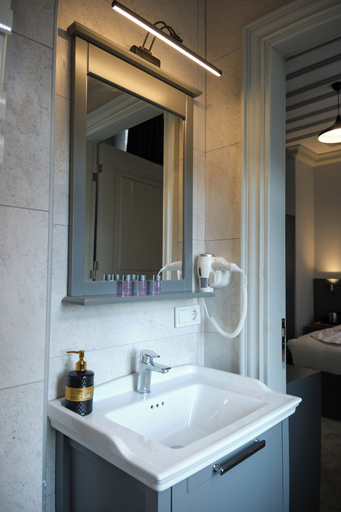 Bathroom 5, Lighthouse, Fatih